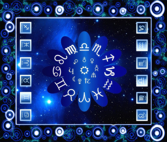 Amethist bij astrologische symbolen en sterrenbeelden