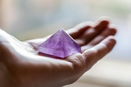 Paarse amethist als symbool binnen meditatie en spirituele tradities