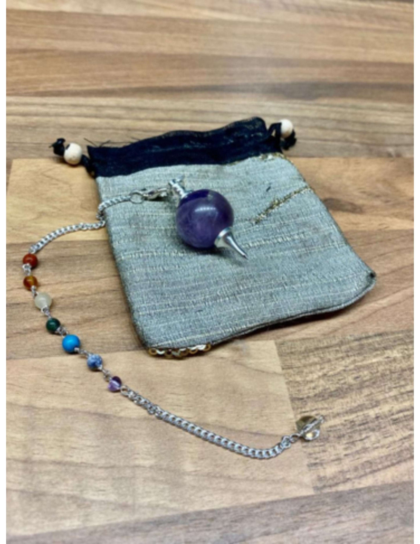 Image for pendel-met-ronde-amethist-en-een-ketting-met-7-kleine-chakras-edelstenen-met-gratis-buideltje-pendelen-spiritueel-nr31_1.jpg